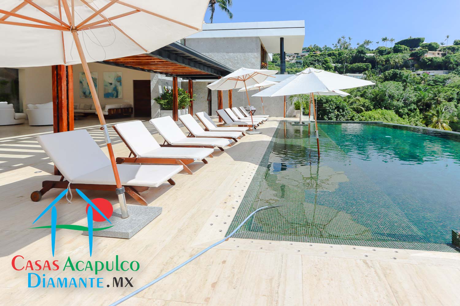 La Roqueta - Alberca y asoleadero 12